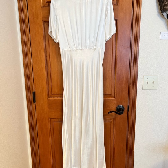 DISSH Annabelle (US 8) Elegant Cream Dress - Picture 11 of 14